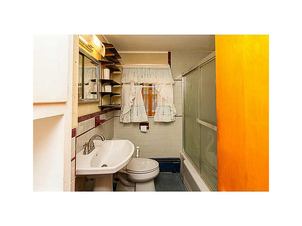 131 White Ave, Warwick, RI 02889 photo 10