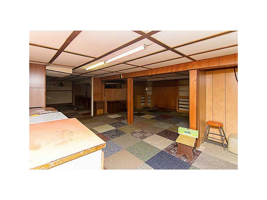 131 White Ave, Warwick, RI 02889 photo 16