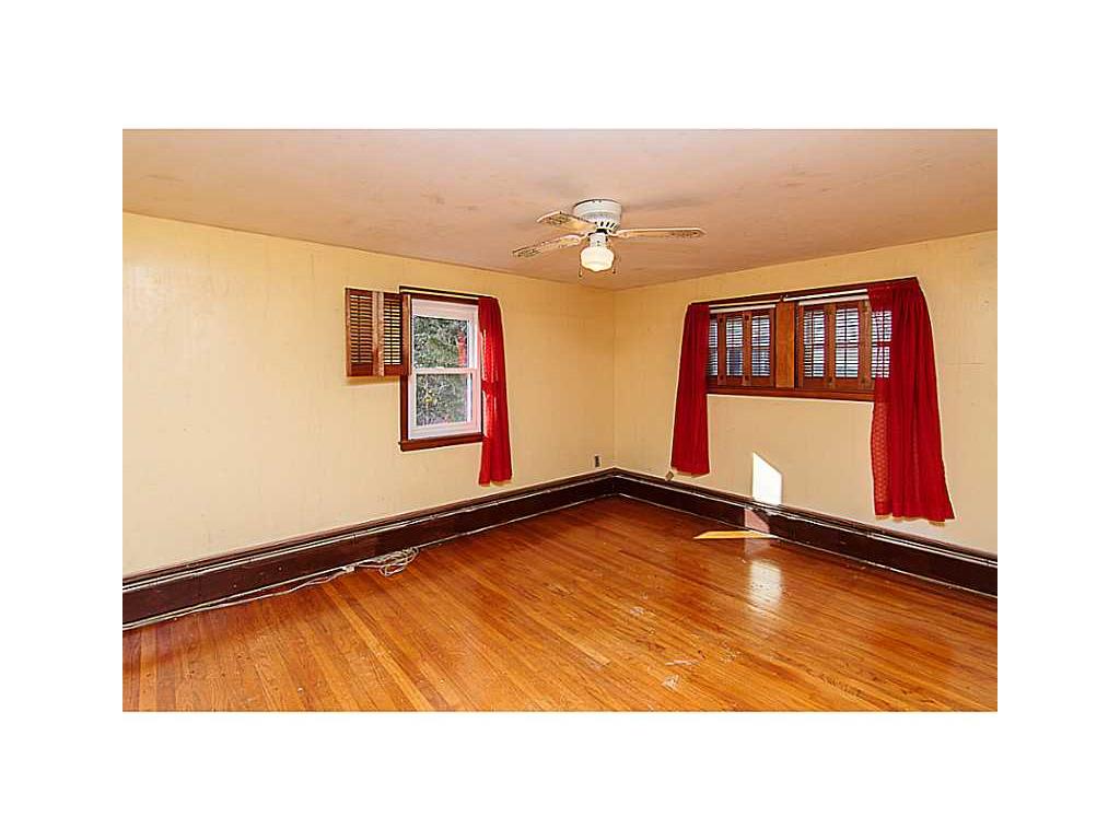 131 White Ave, Warwick, RI 02889 photo 11