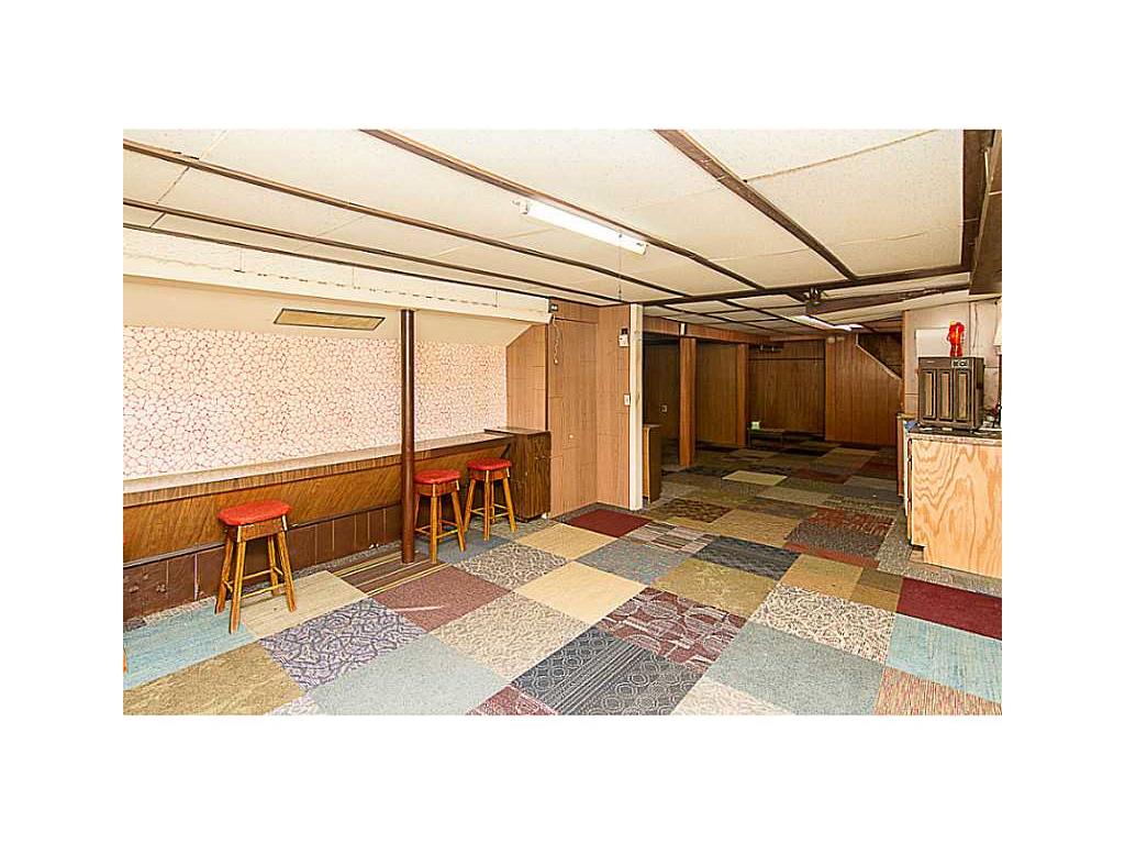 131 White Ave, Warwick, RI 02889 photo 17