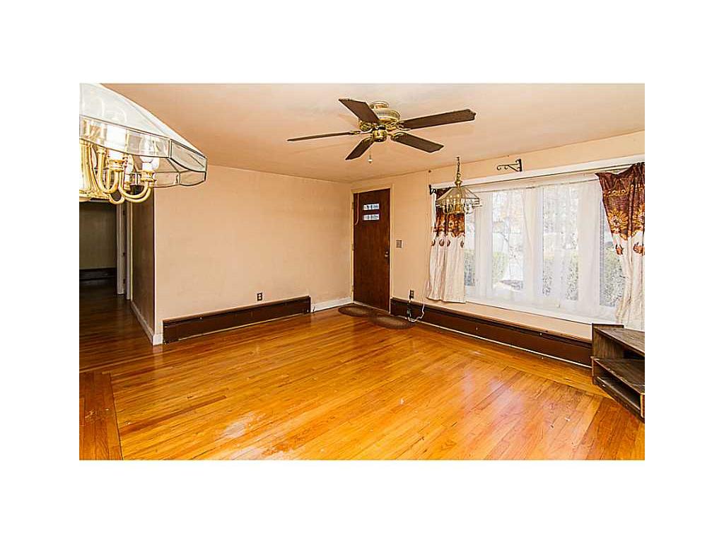 131 White Ave, Warwick, RI 02889 photo 7