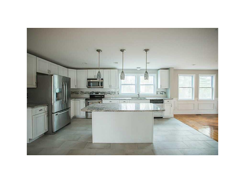 389 Red Chimney Dr, Warwick, RI 02886 photo 5