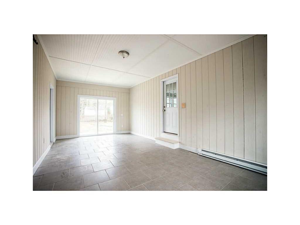 389 Red Chimney Dr, Warwick, RI 02886 photo 3