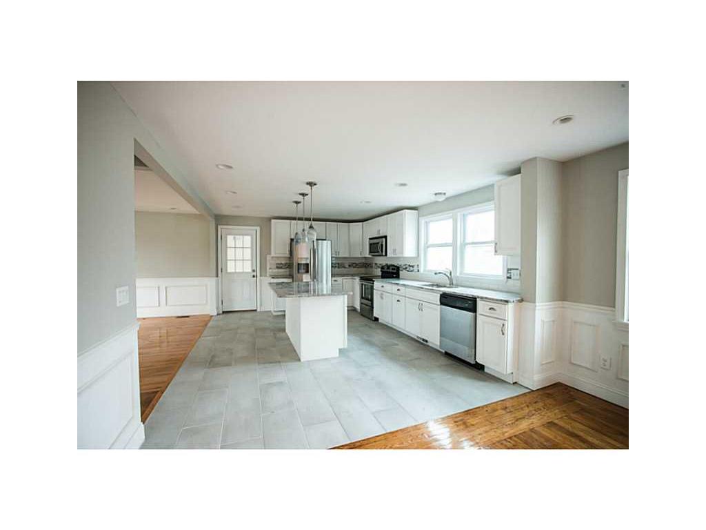 389 Red Chimney Dr, Warwick, RI 02886 photo 4