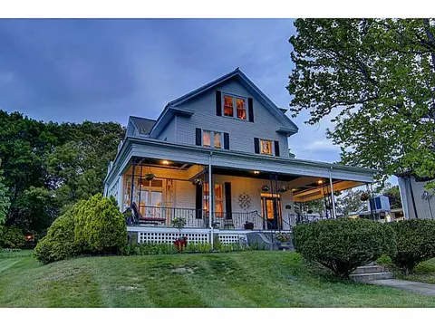 188 Prospect St, Woonsocket, RI 02895 photo 2