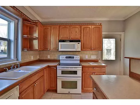 284 Transit St, Woonsocket, RI 02895 photo 14
