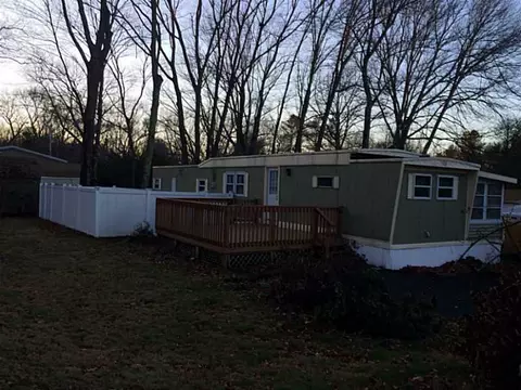 20 Oak Ter, Mapleville, RI 02839 photo 2