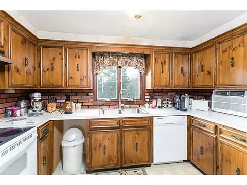 142 Read Ave, Coventry, RI 02816 photo 9