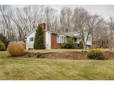 142 Read Ave, Coventry, RI 02816 photo 3