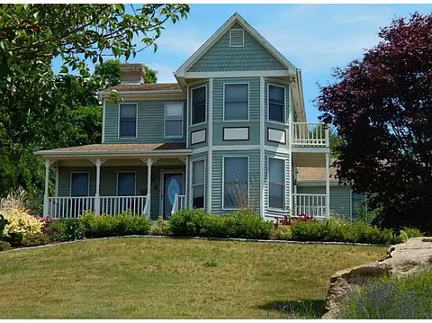 9 Sycamore Dr, Westerly, RI 02891 photo 1