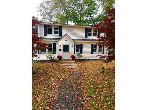 2 Mohawk St, Coventry, RI 02816 photo 1
