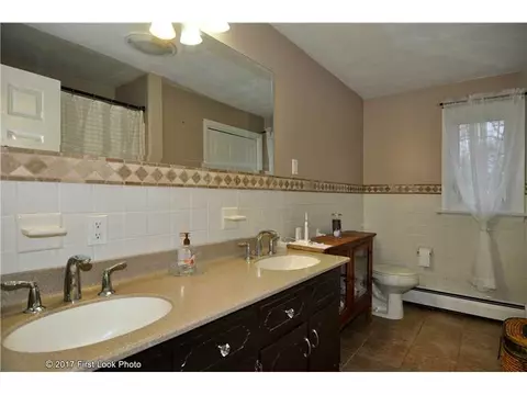34 Beth Ave, Warren, RI 02885 photo 17