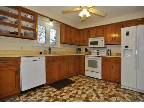 34 Beth Ave, Warren, RI 02885 photo 6