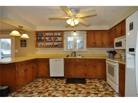 34 Beth Ave, Warren, RI 02885 photo 9