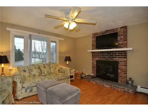 34 Beth Ave, Warren, RI 02885 photo 2