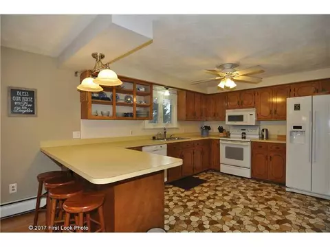 34 Beth Ave, Warren, RI 02885 photo 8