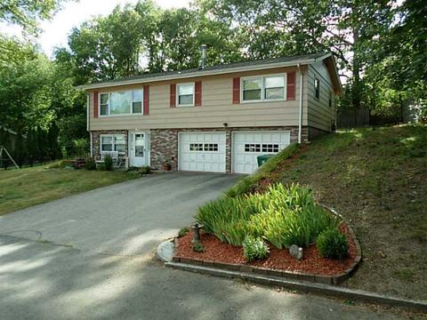 82 Heather Dr, Woonsocket, RI 02895 photo 1