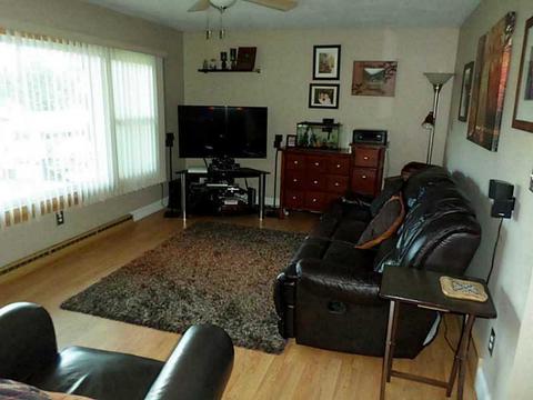82 Heather Dr, Woonsocket, RI 02895 photo 3