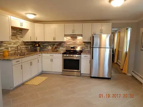 84 Uncas St, Warwick, RI 02889 photo 2