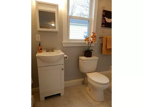 84 Uncas St, Warwick, RI 02889 photo 12