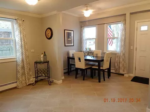 84 Uncas St, Warwick, RI 02889 photo 5