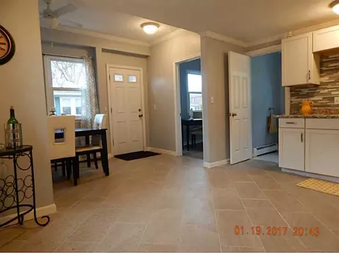 84 Uncas St, Warwick, RI 02889 photo 3