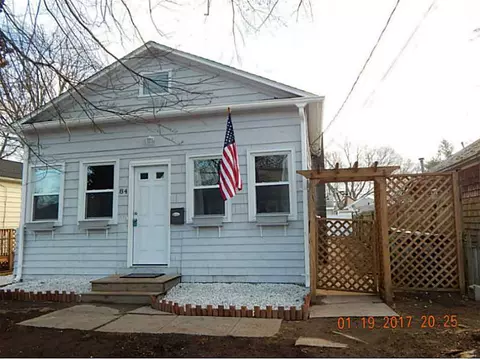84 Uncas St, Warwick, RI 02889 photo 1