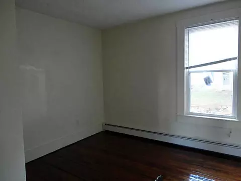 91 Crawford St, Woonsocket, RI 02895 photo 4