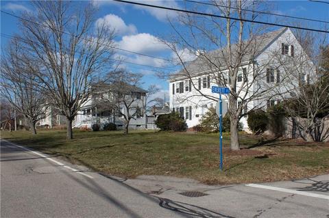 72 Boulevard Blvd, Middletown, RI 02842 photo 4