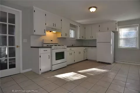 524 Robinson St, Woonsocket, RI 02895 photo 2