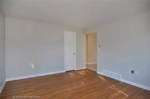 524 Robinson St, Woonsocket, RI 02895 photo 9