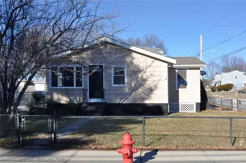 524 Robinson St, Woonsocket, RI 02895 photo 1