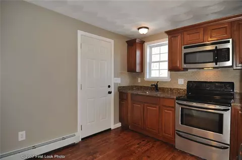 39 Eton Ave, Warwick, RI 02889 photo 4