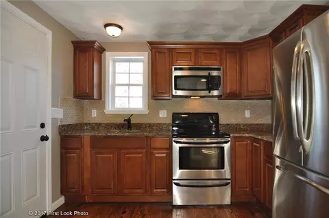39 Eton Ave, Warwick, RI 02889 photo 5