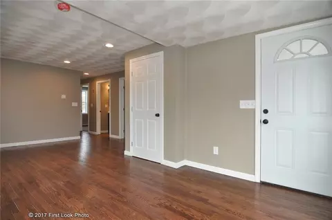 39 Eton Ave, Warwick, RI 02889 photo 2