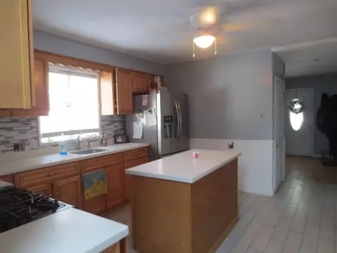 79 Rebekah St, Woonsocket, RI 02895 photo 4