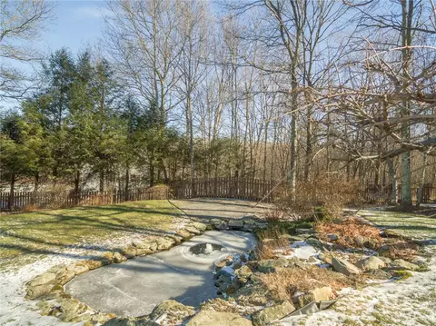14 Springwater Dr, Woonsocket, RI 02895 photo 9