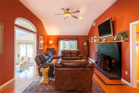 14 Springwater Dr, Woonsocket, RI 02895 photo 18
