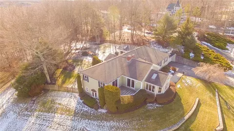 14 Springwater Dr, Woonsocket, RI 02895 photo 4