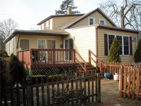 528 W Shore Rd, Warwick, RI 02889 photo 3