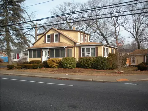 528 W Shore Rd, Warwick, RI 02889 photo 1