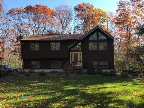 752 Hammet Rd, Coventry, RI 02816 photo 1