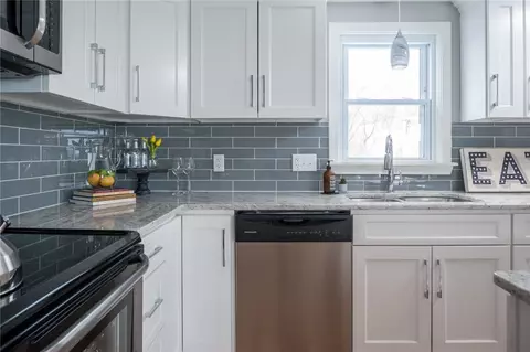 38 Benson Ave, Warwick, RI 02888 photo 5