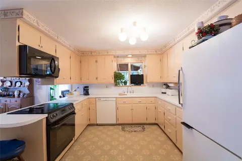 70 Beth Rd, Tiverton, RI 02878 photo 5