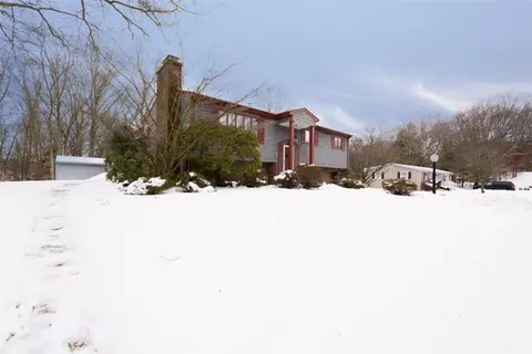 70 Beth Rd, Tiverton, RI 02878 photo 2