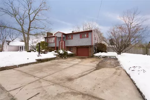 70 Beth Rd, Tiverton, RI 02878 photo 4