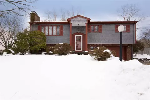 70 Beth Rd, Tiverton, RI 02878 photo 3