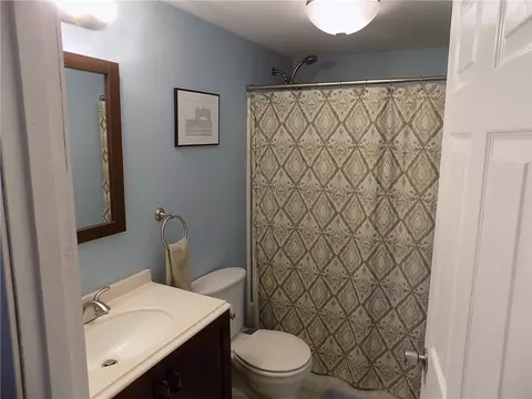 84 Bartlett Dr, Warwick, RI 02886 photo 5