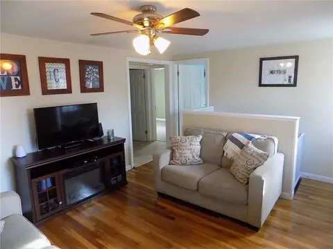 84 Bartlett Dr, Warwick, RI 02886 photo 11