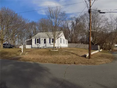 84 Bartlett Dr, Warwick, RI 02886 photo 2